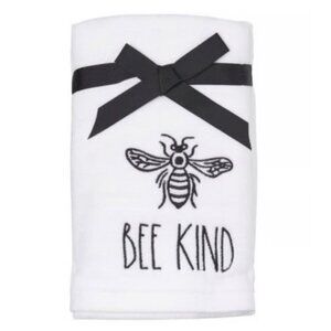 NEW Rae Dunn Bee Kind Hand Towels Set 🐝